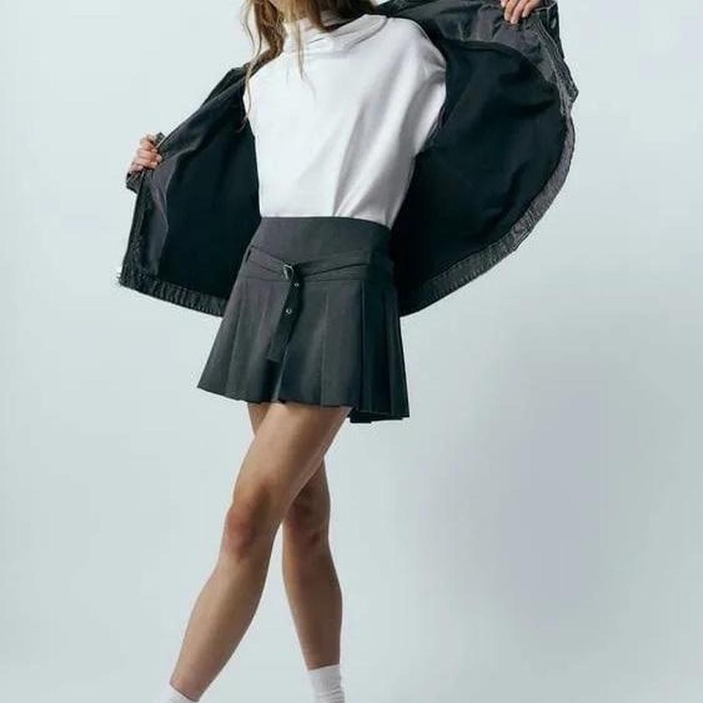 Zara gray plaid mini skirt/ skort - Picture 3 of 8